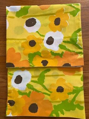 VTG Floral Pillowcases Set of 2